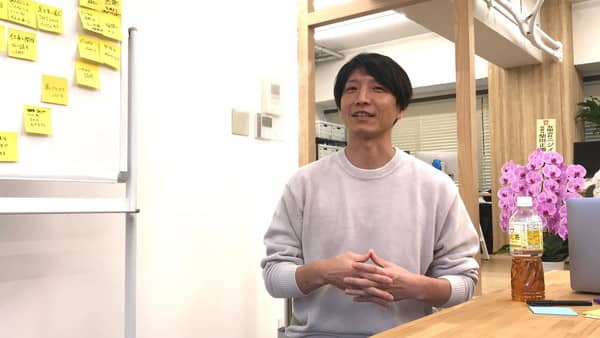 談笑中の貝沼翔氏画像